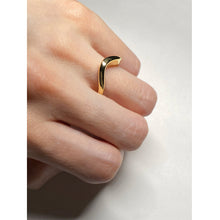 Load image into Gallery viewer, Wave Band Ring